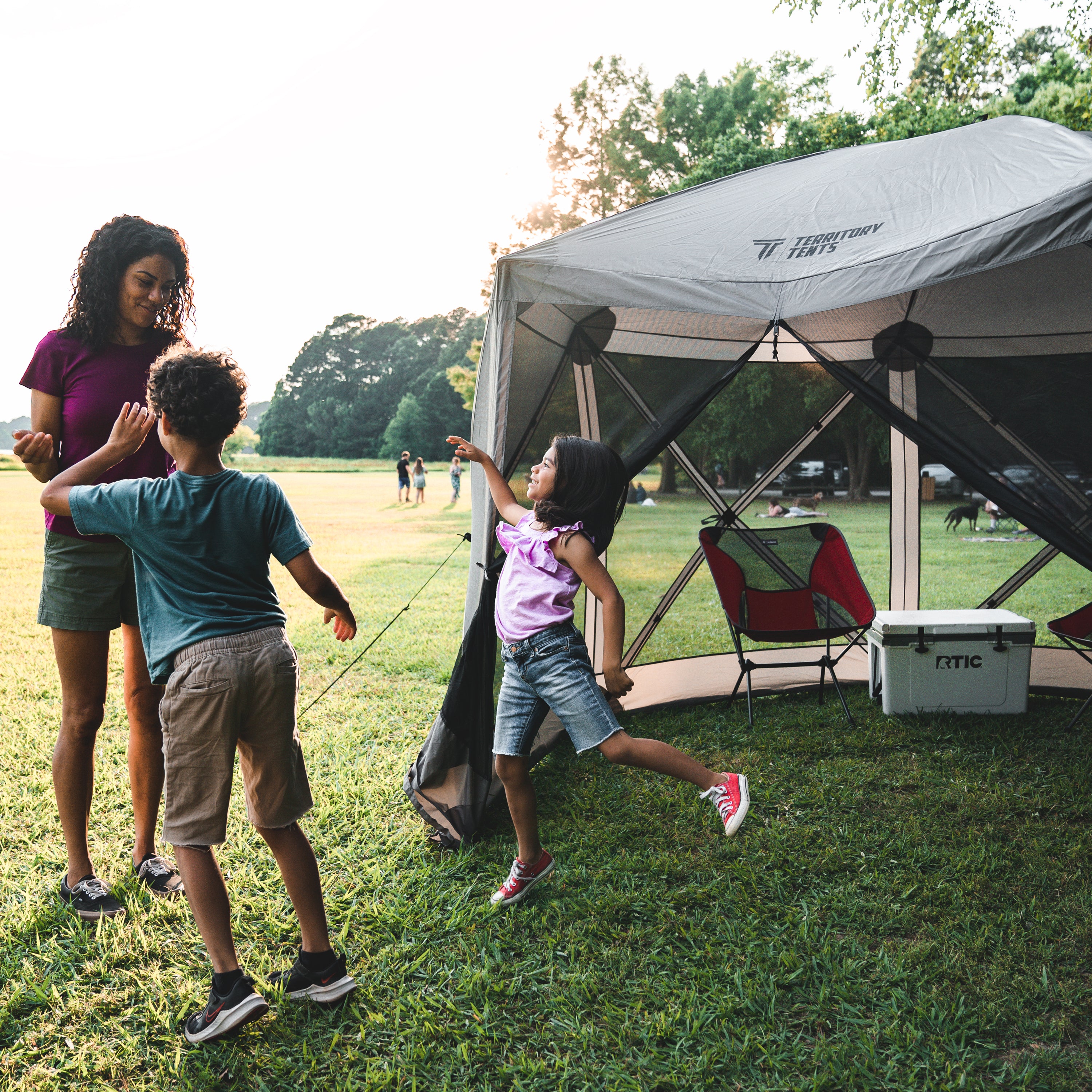 Screen tent outlet with sides